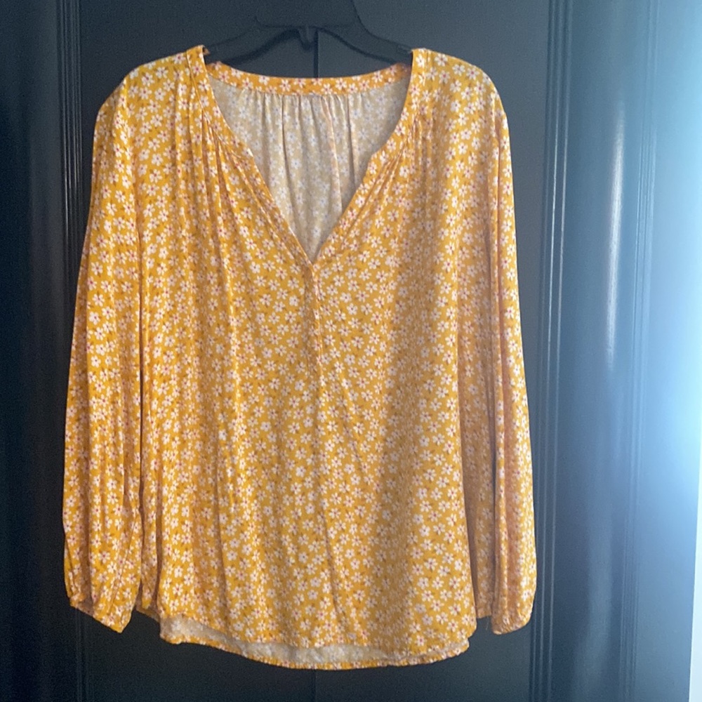 Yelow blouses size Xl The label was cut off